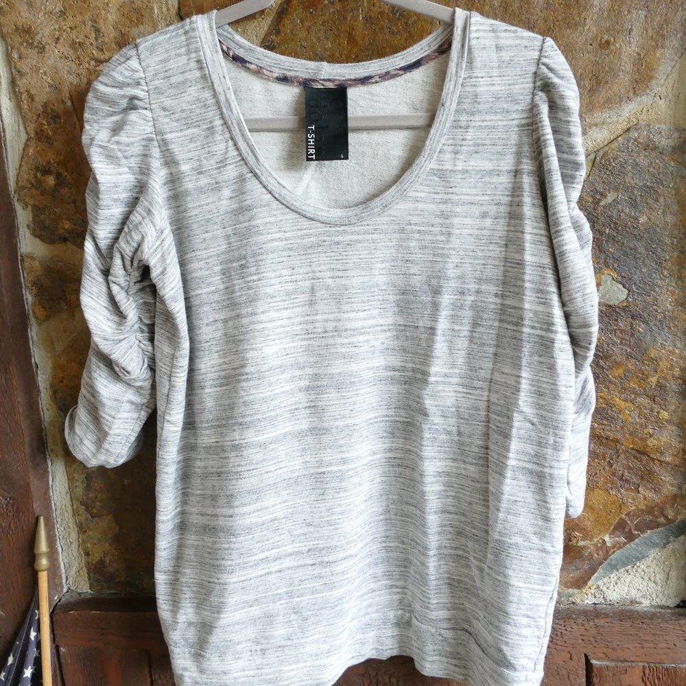 Sweet ruffle t-shirt with scoop neck! Must have!